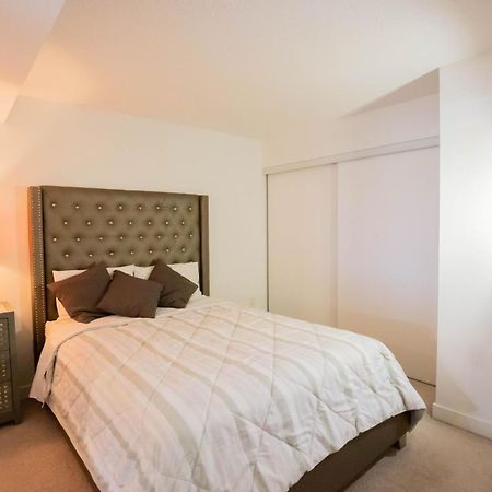 Cn Tower View Suite With Free Parking 토론토 외부 사진