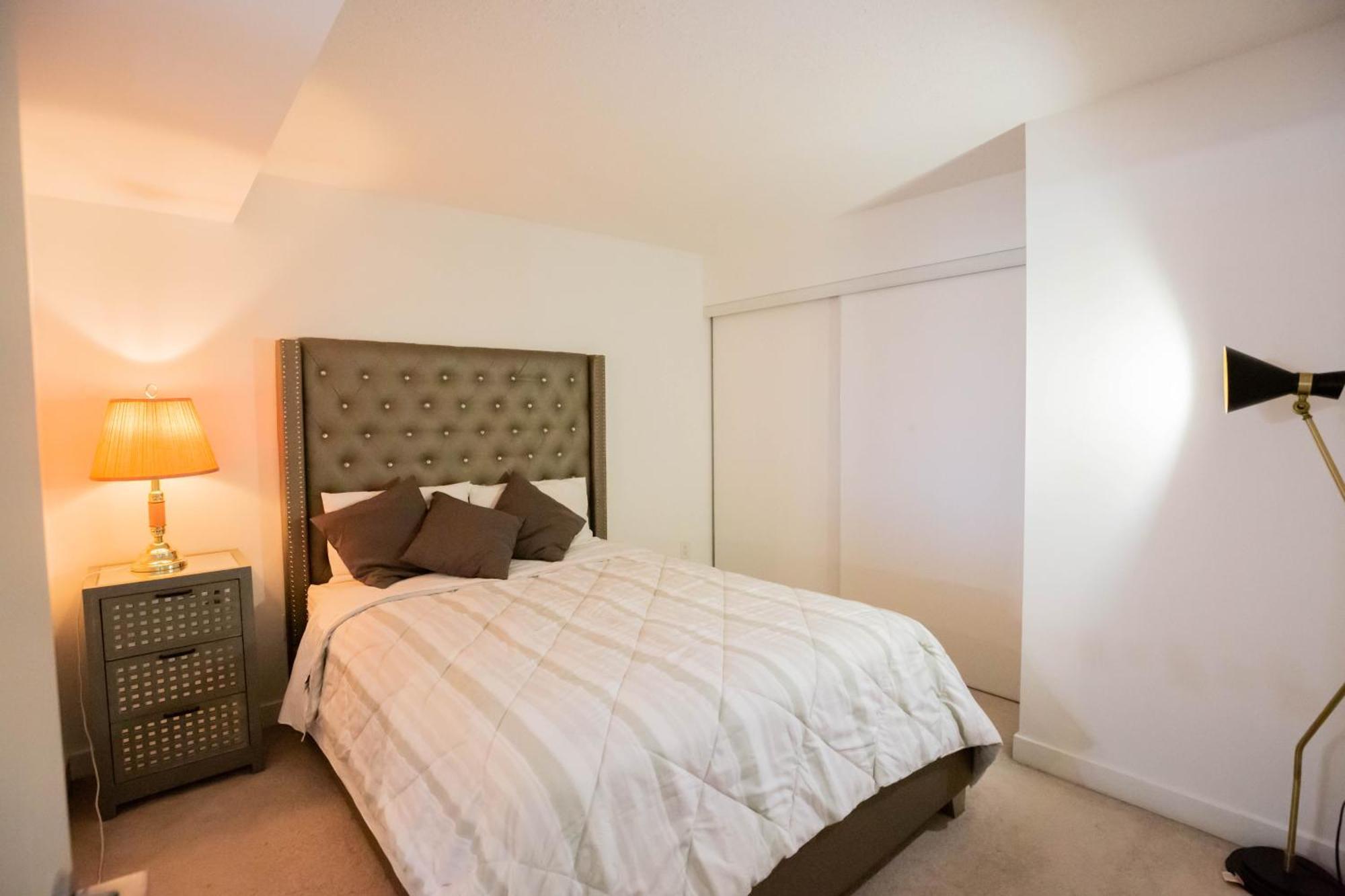 Cn Tower View Suite With Free Parking 토론토 외부 사진