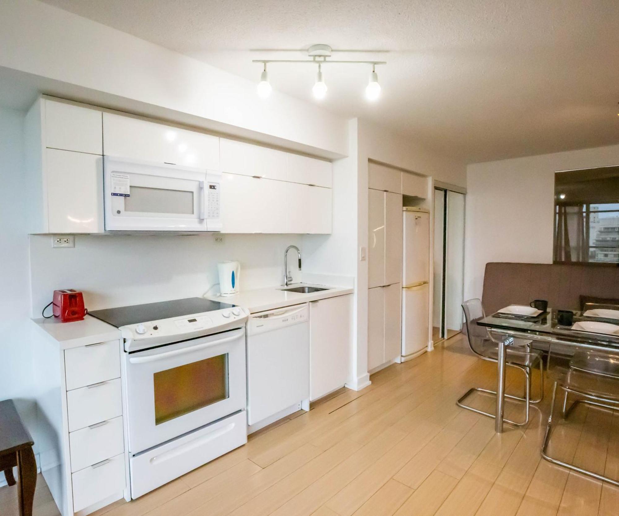 Cn Tower View Suite With Free Parking 토론토 외부 사진